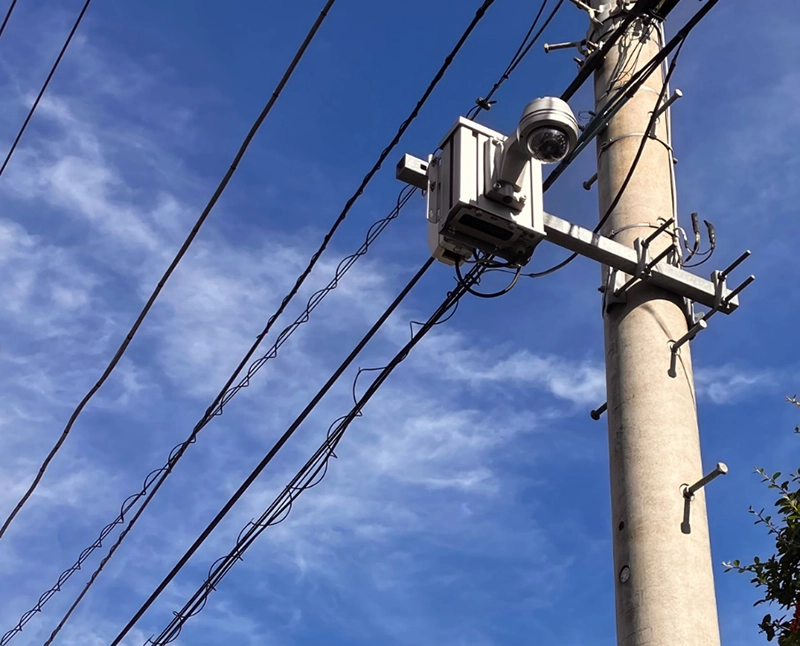 電柱に設置した防犯カメラ写真